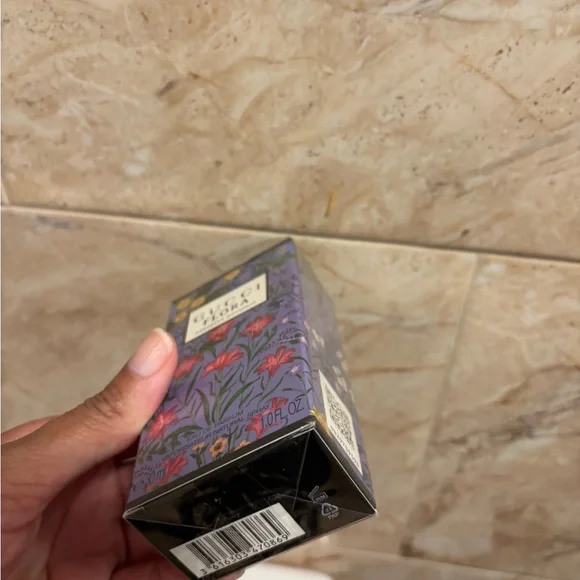 Gucci Flora Gorgeous Magnolia Purple Bottle - Picture 4 of 4